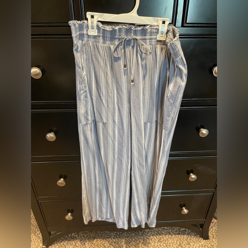 Abercrombie & Fitch Wide Leg Cropped Pants - Size Large